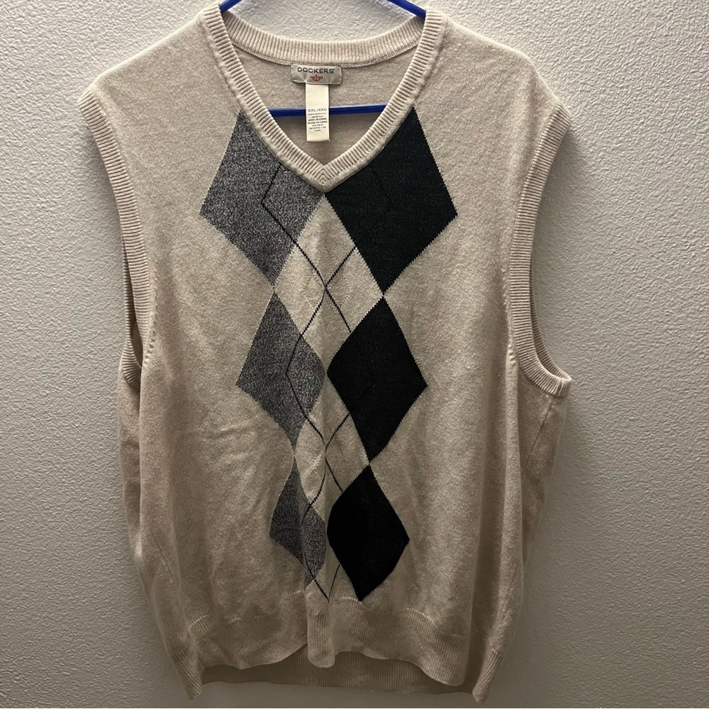 Dockers Cream V-Neck Sweater Classic Argyle